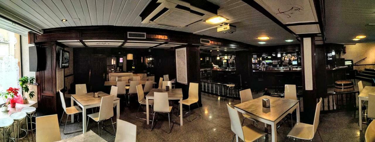Hostal El Arco Almazán エクステリア 写真